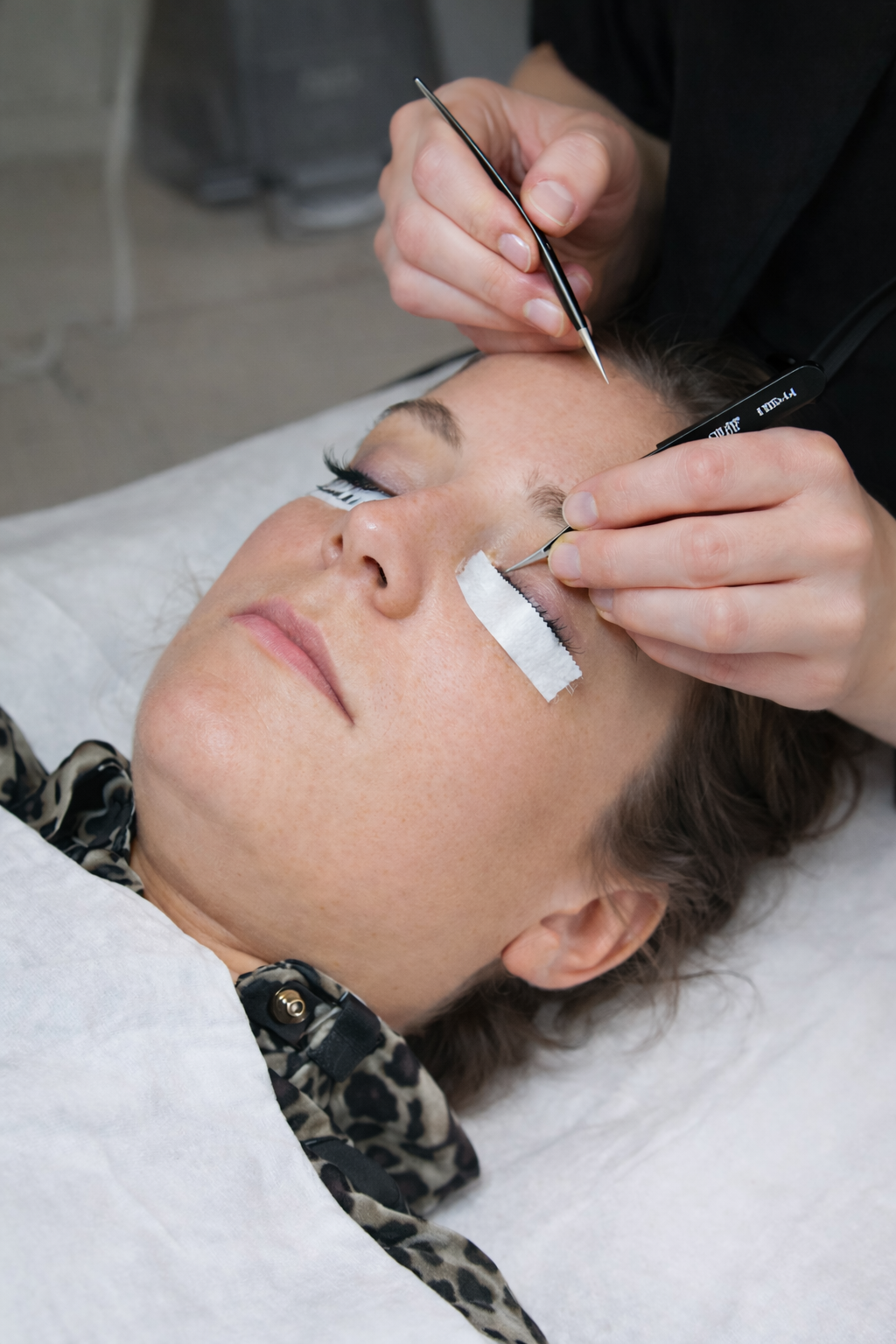 ChatGPT Image Dec 27, 2025, 04_52_16 PM https://schoonheidssalon-celine.nl/wp-content/uploads/2025/12/ChatGPT-Image-Dec-27-2025-04_52_16-PM.png